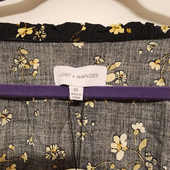 Lost + Wander Champagne Daisy Faux Wrap Top 3X - Picture 3 of 7